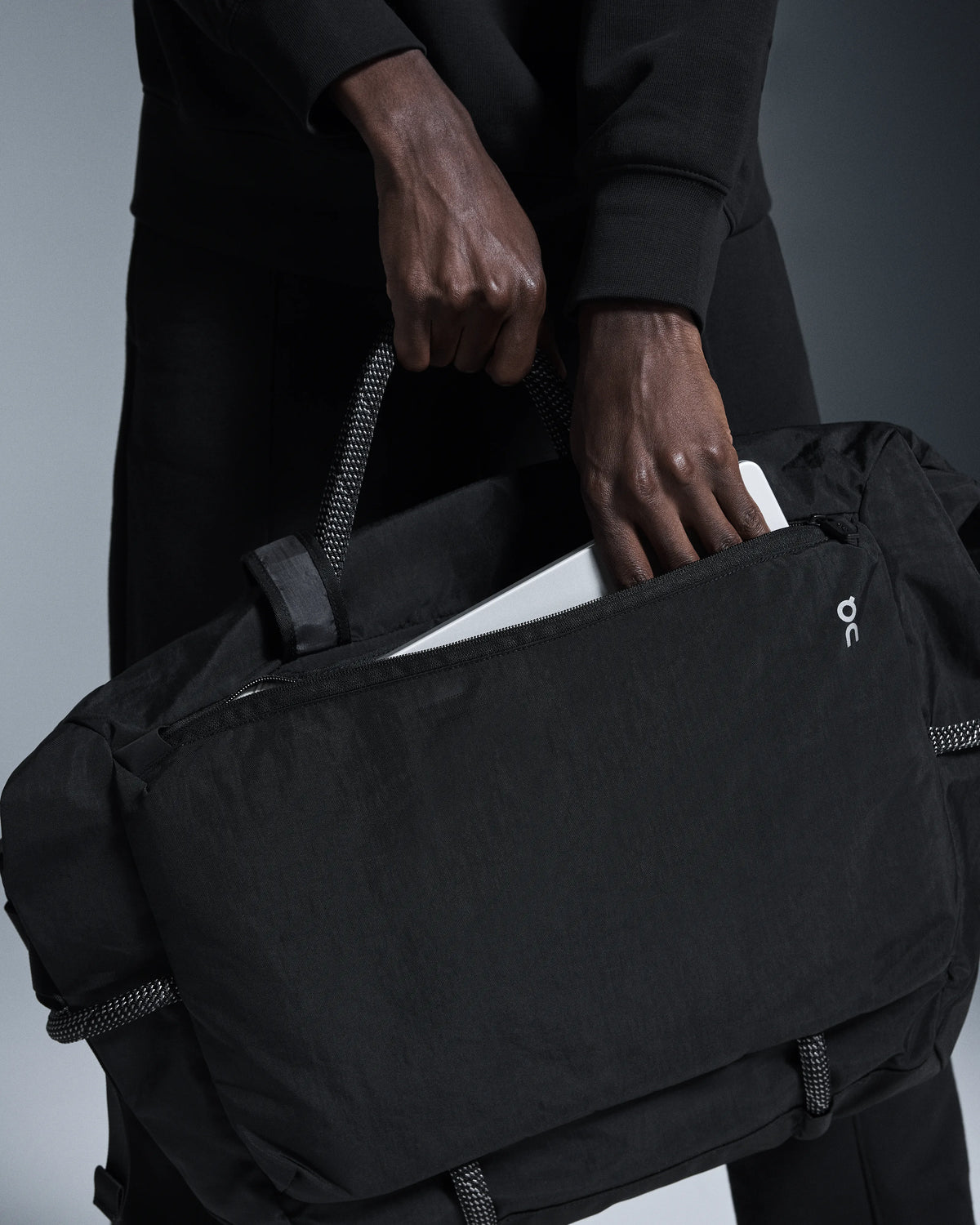 Black | Magnet